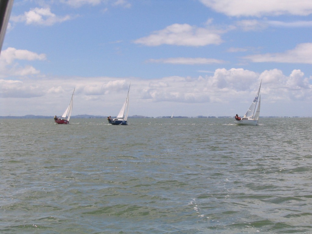 Veloce leads Tight Fit and Tickled Pink on the first day of the Hartley 16 2007 National Chamopionships at Clark’s Beach YC © Event Media